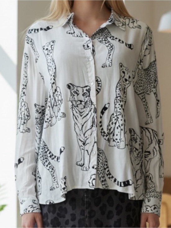 Jane and Delancey Tops - Big Cat Jungle Cat Graphic Print Button Down Shirt White + Black SZ M